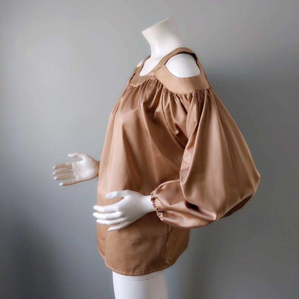 Vtg 🎉HP🎉Escada Archival Camel Cold Shoulder Cut Out Cotton Peasant Blouse 34 S - Picture 3 of 7